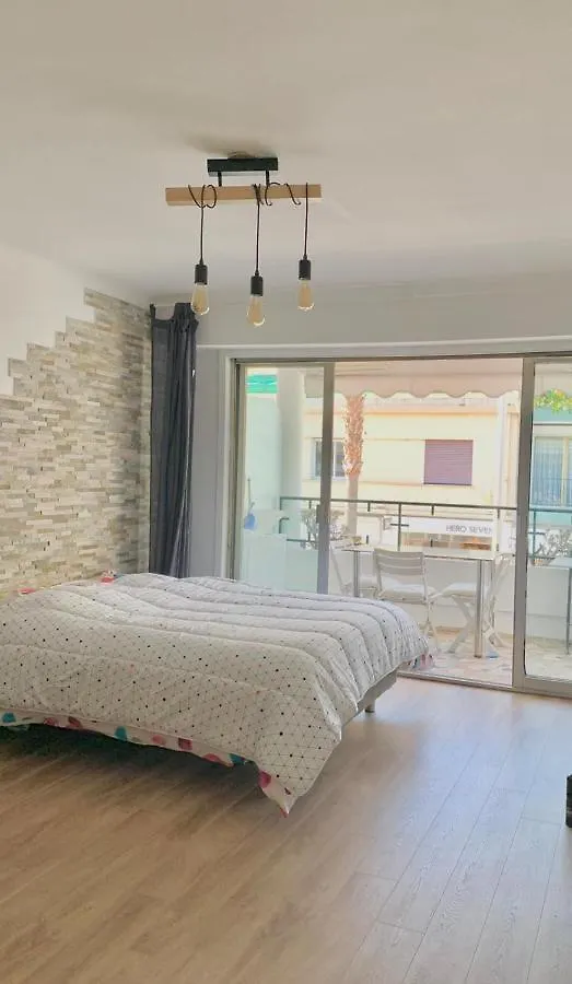 Charmant Studio Juan Les Pins: 30 Metres De La Mer Apartment 0*, Juan-les-Pins France